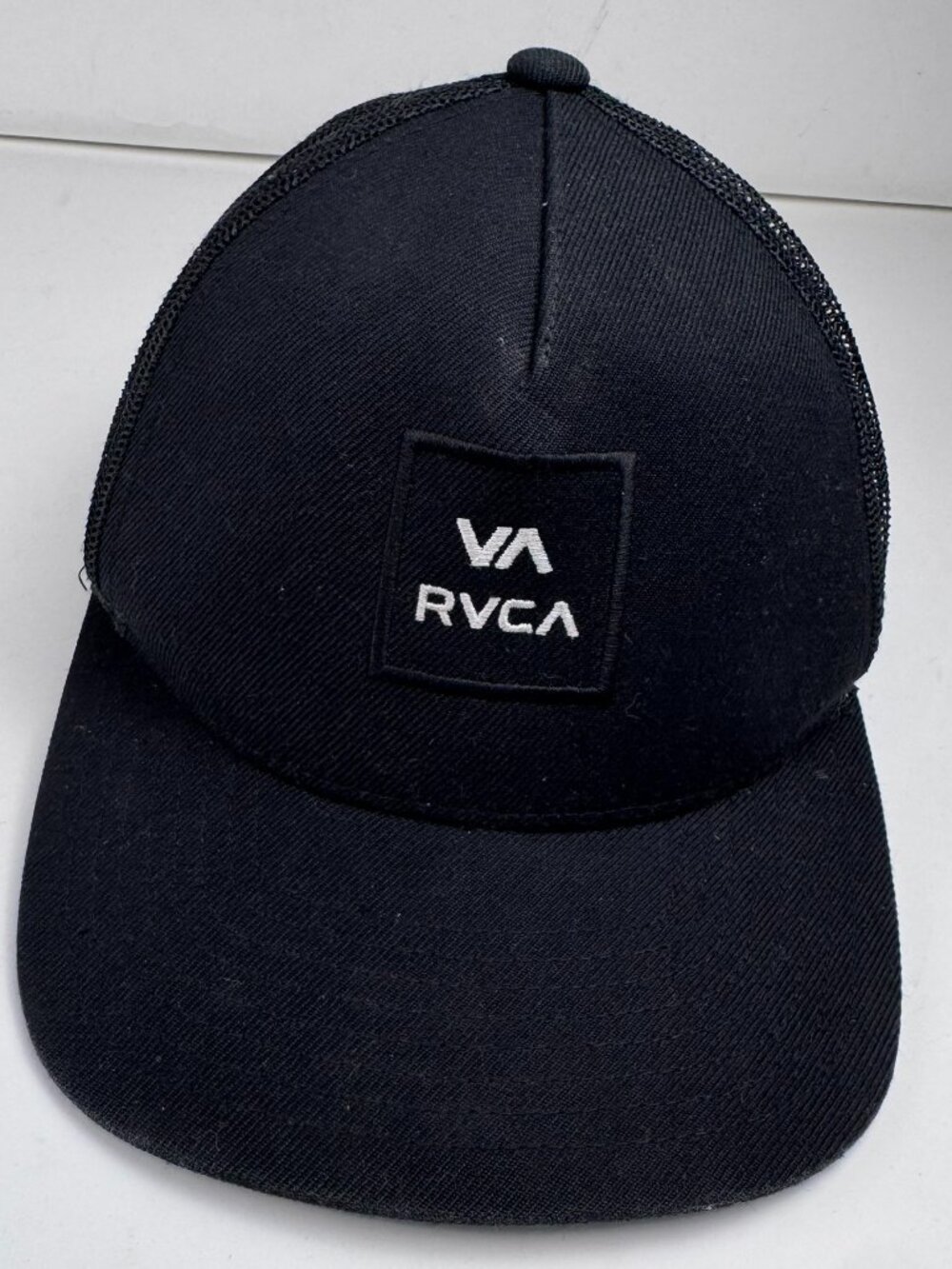 RVCA Boys Fit Trucker Hat Black Mesh Snapback Cap VA Logo Patch Green Underbrim